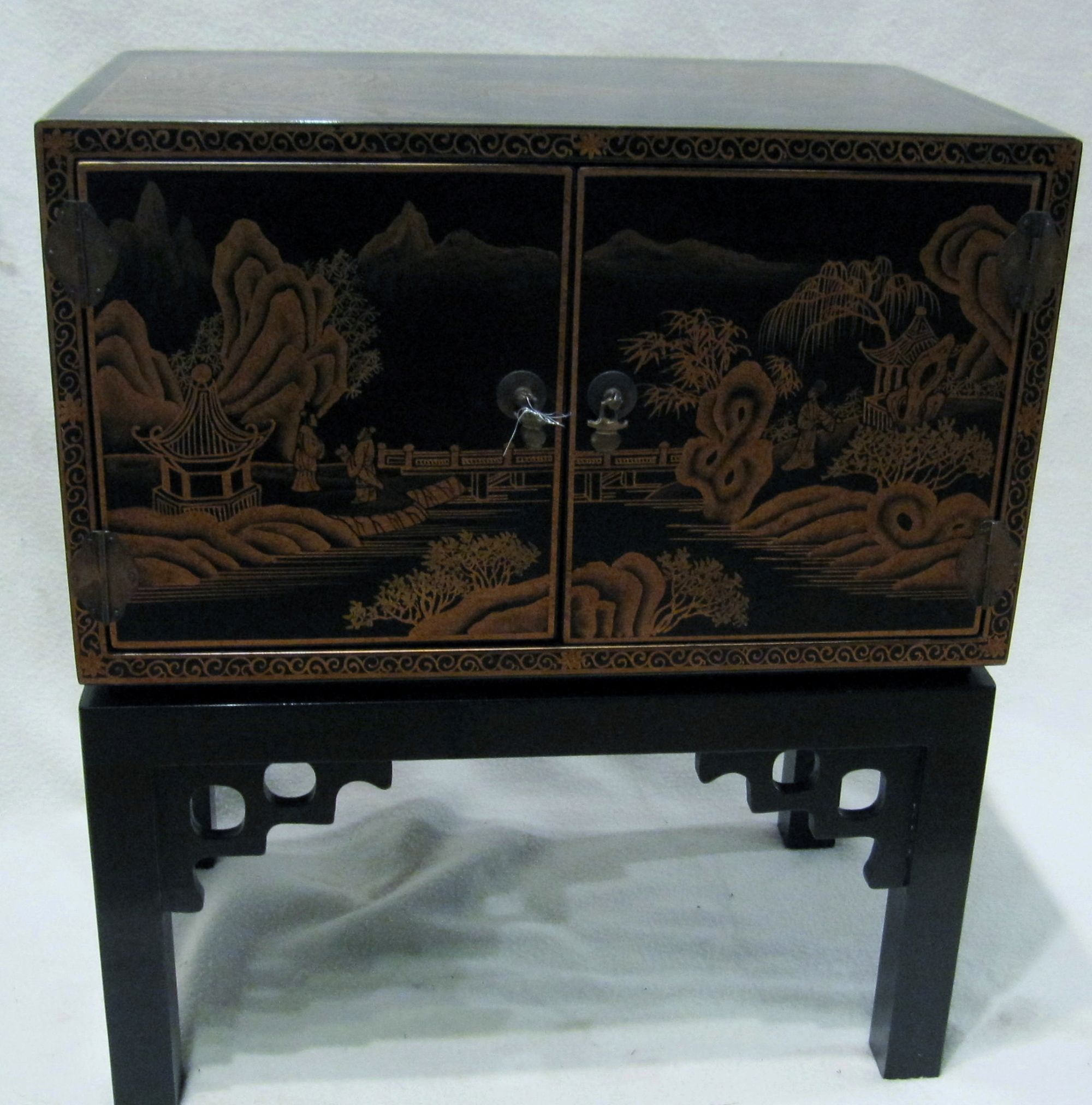 52150-B12 Lacquered chinese box on stand.JPG